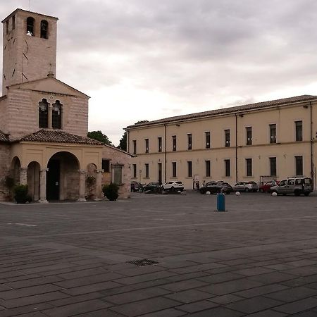 Residenza Mazzini Foligno Esterno foto