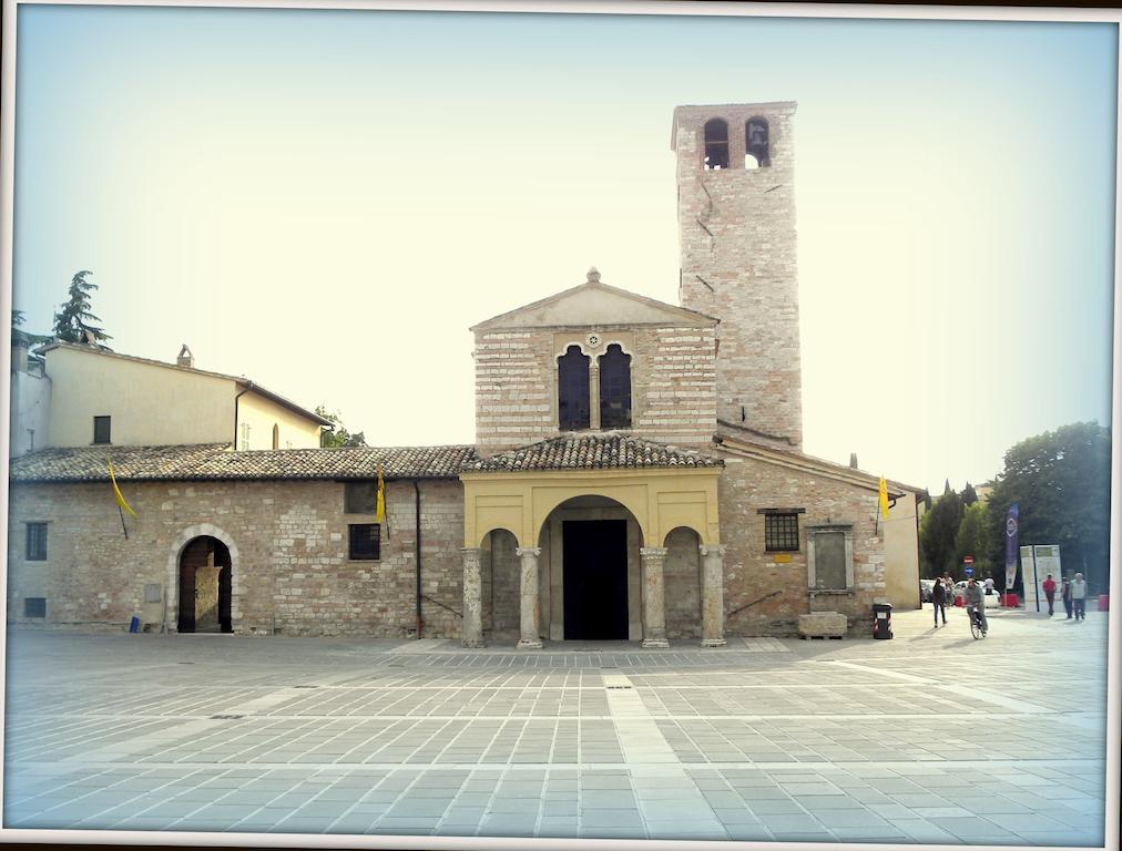 Residenza Mazzini Foligno Esterno foto