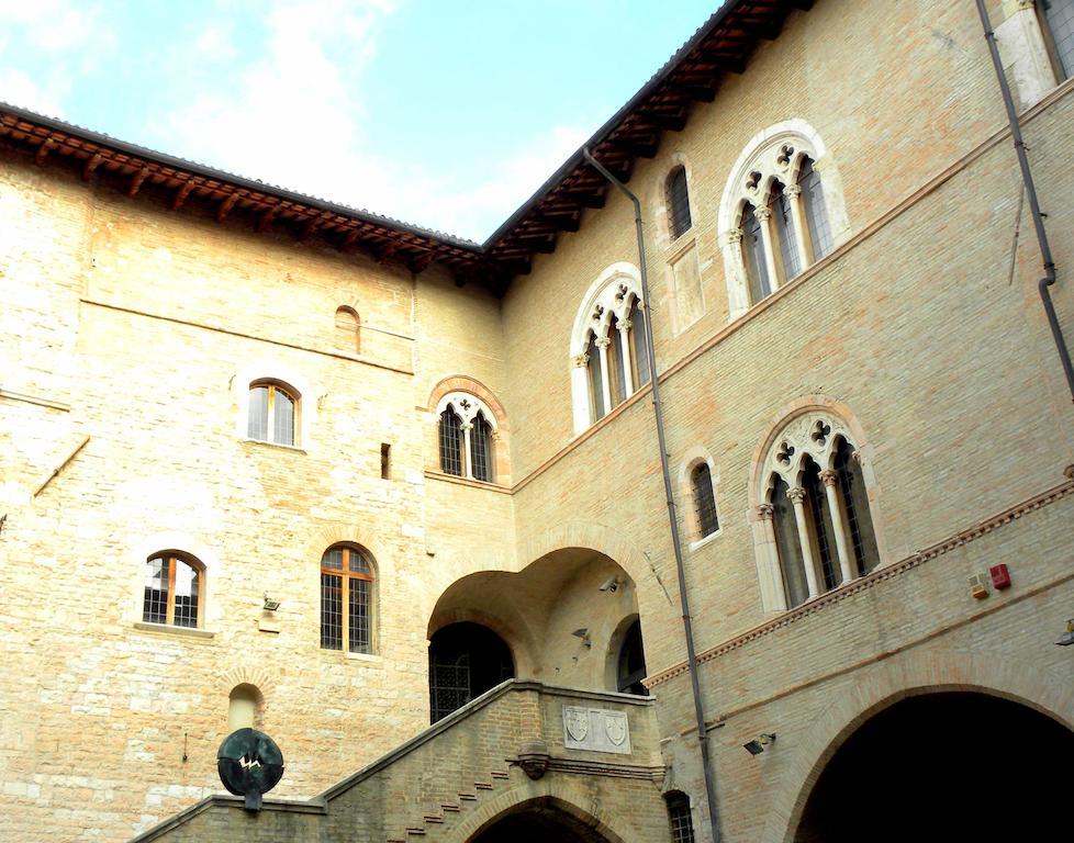 Residenza Mazzini Foligno Esterno foto