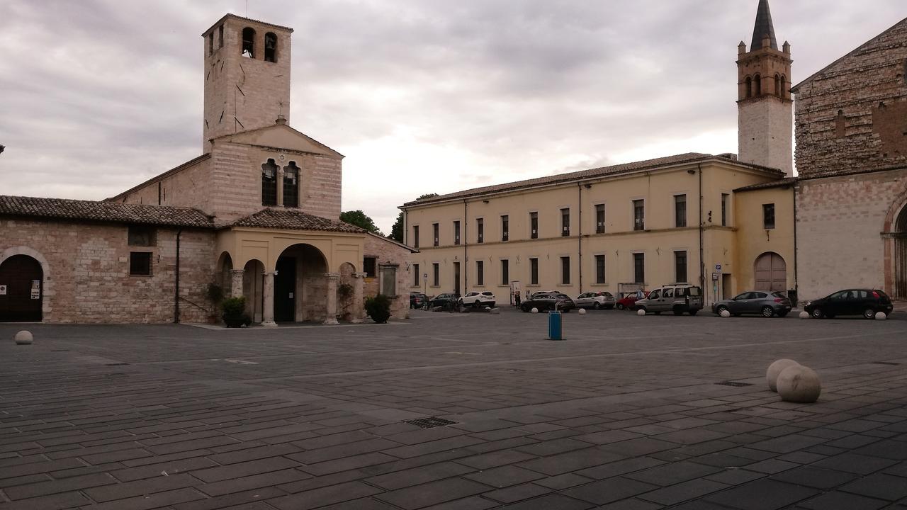 Residenza Mazzini Foligno Esterno foto